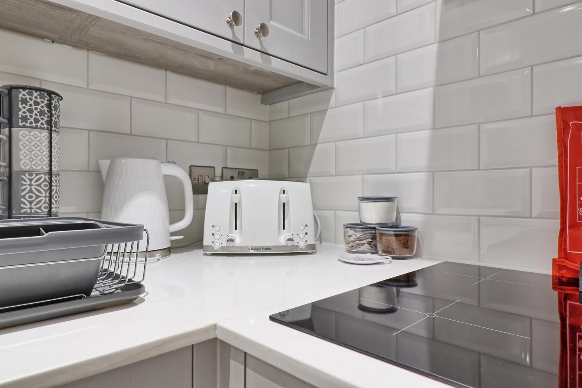 Writtle Massive 4 Bedroom Apartment With Parking In Gorgeous Countryside Location & Short Drive To Chelmsford City Centre Contractors Welcome Exteriör bild