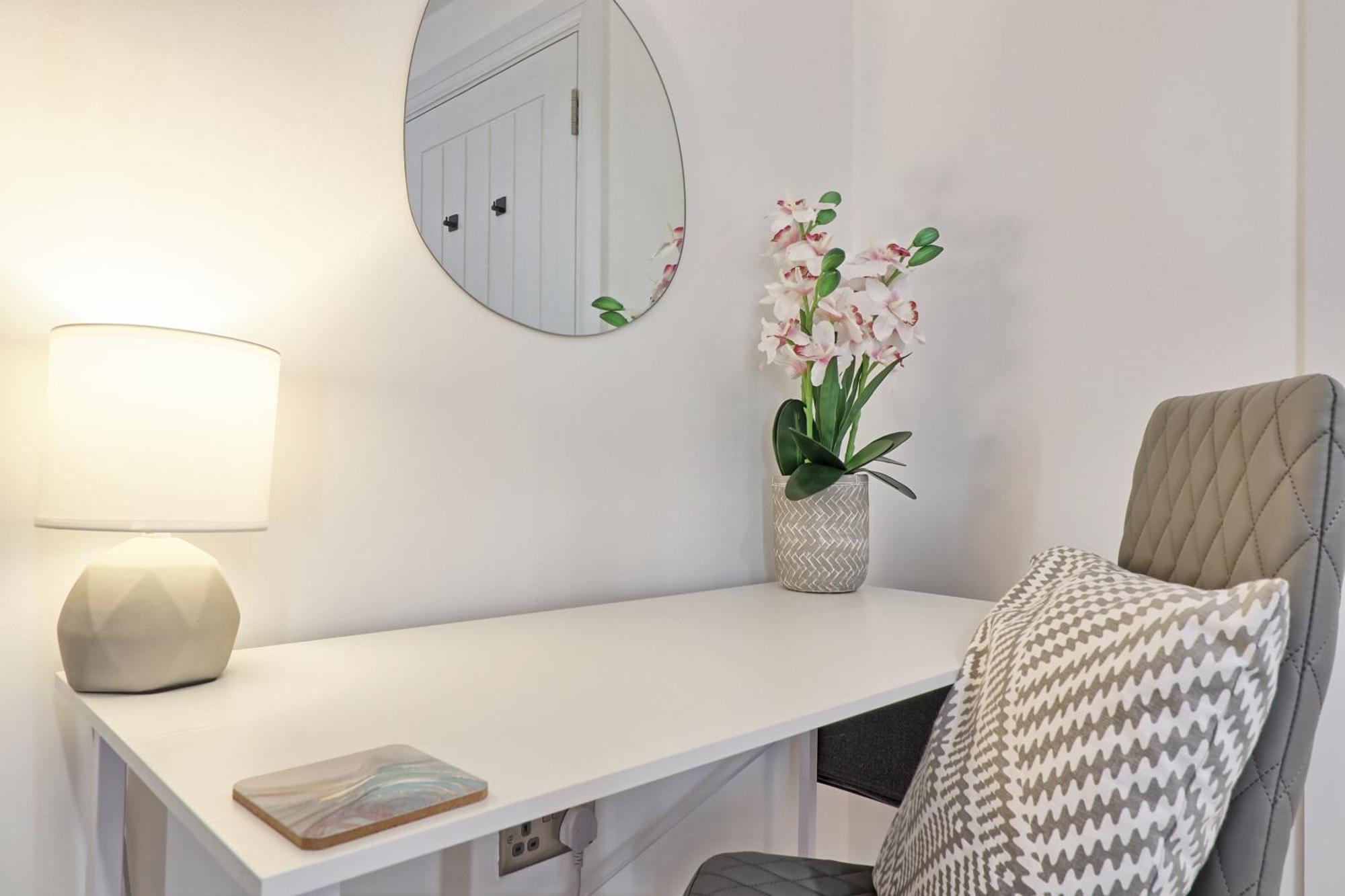 Writtle Massive 4 Bedroom Apartment With Parking In Gorgeous Countryside Location & Short Drive To Chelmsford City Centre Contractors Welcome Exteriör bild