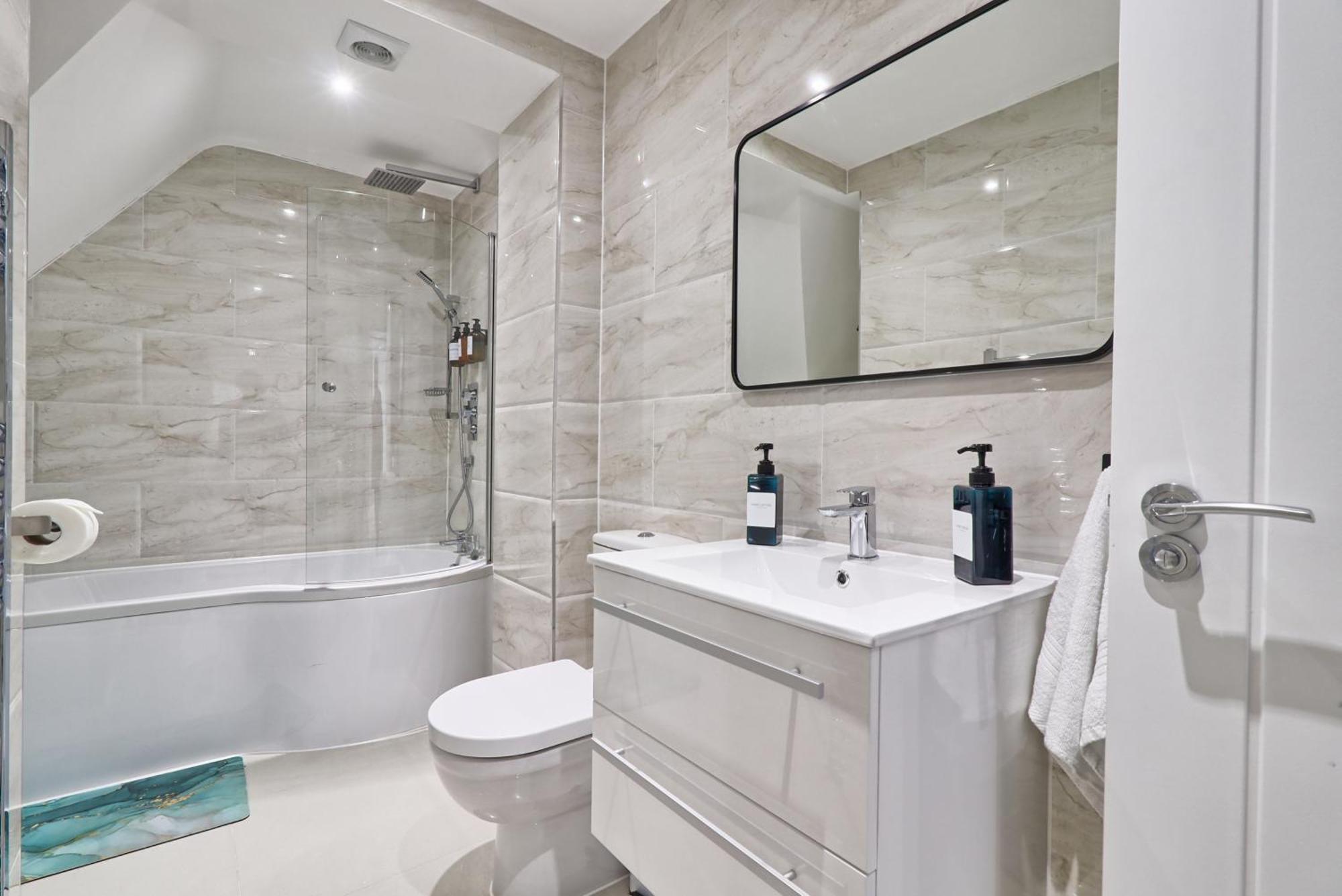 Writtle Massive 4 Bedroom Apartment With Parking In Gorgeous Countryside Location & Short Drive To Chelmsford City Centre Contractors Welcome Exteriör bild